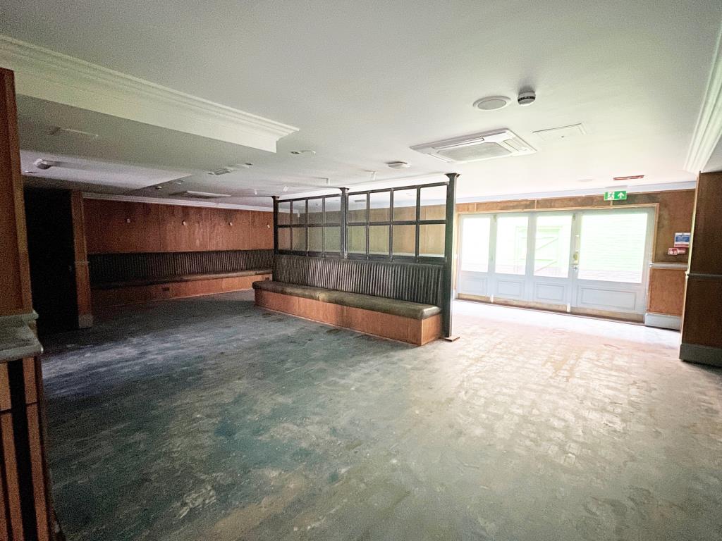 Lot: 30 - DOUBLE FRONTED TOWN CENTRE PROPERTY WITH POTENTIAL - Dining area to rear
